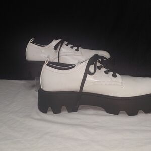 Zara Women's White Low Heeled Plataform Shoes with Black Soles Sz 39